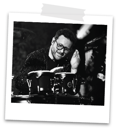 Music Nau Now Percussionist in energetischer Live Performance